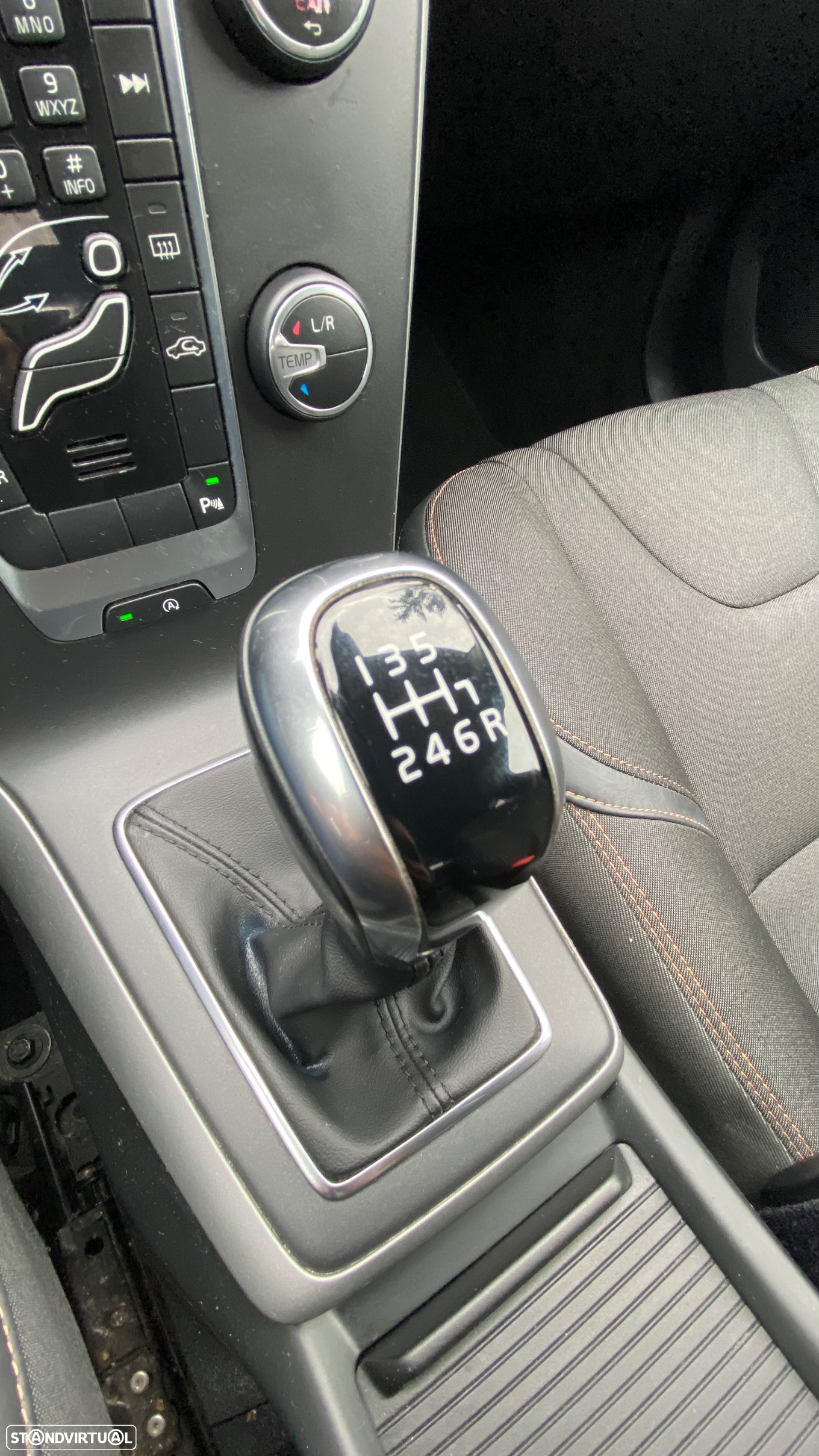 Volvo V40 Cross Country 2.0 D3 Summum - 44