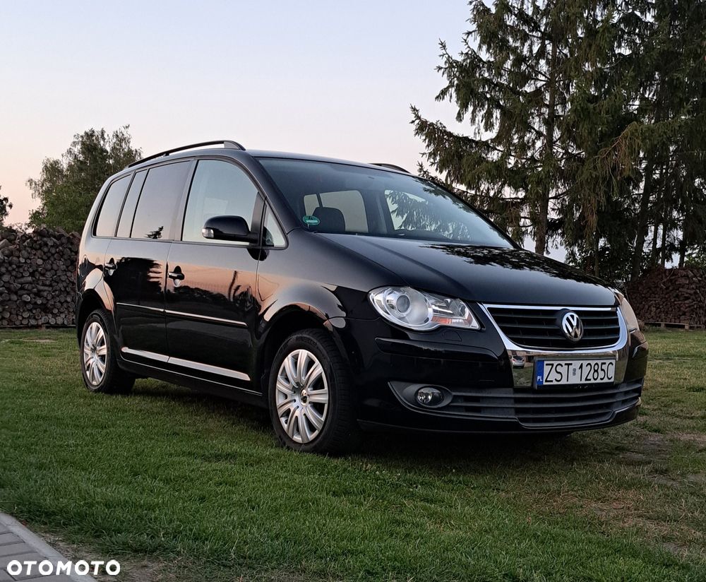 Volkswagen Touran - 1