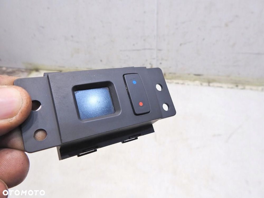 WYŚWIETLACZ RENAULT LATITUDE - 4