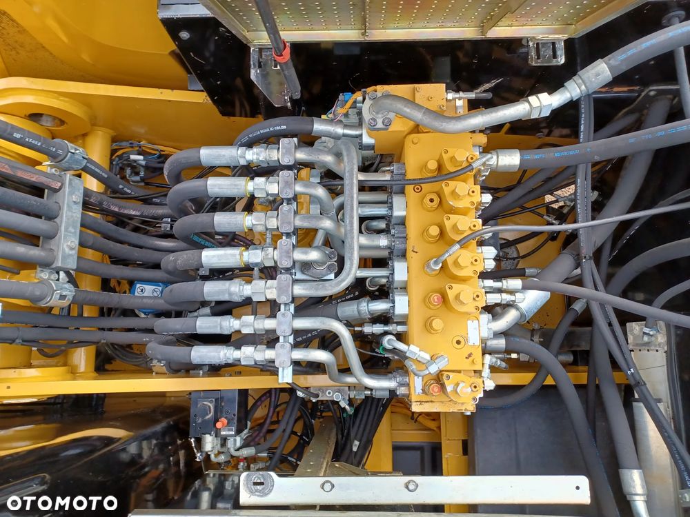 Caterpillar CAT M 322 D - 22