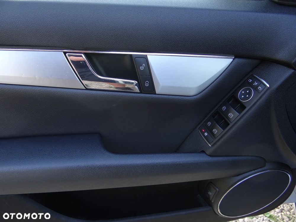 Mercedes-Benz Klasa C 180 BlueEFFICIENCY 7G-TRONIC Avantgarde - 20