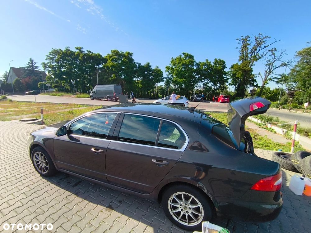 Skoda Superb 2.0 TDI Ambition DSG - 12