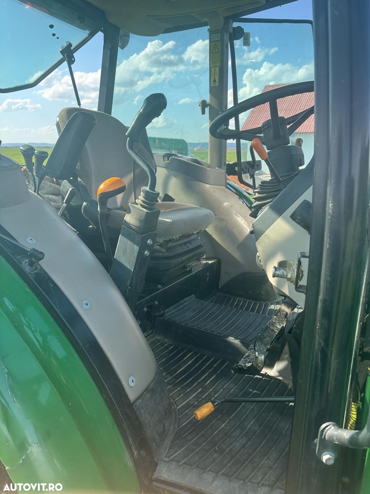 John Deere 5065E - 3