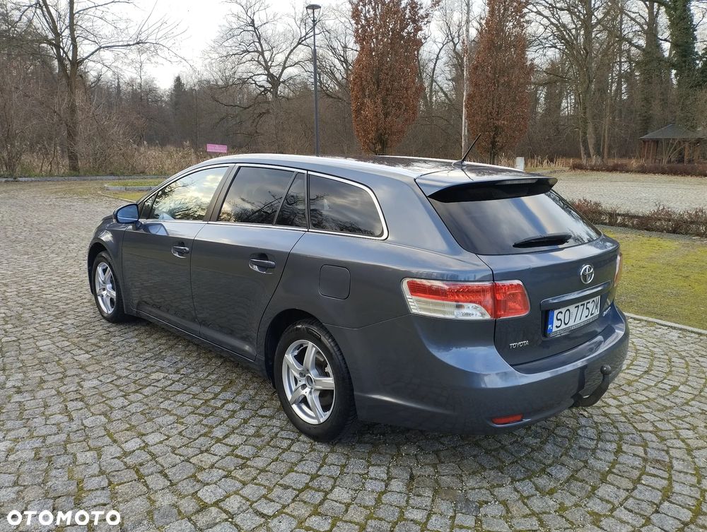 Toyota Avensis 2.0 D-4D Executive - 18