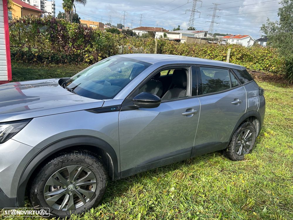 Peugeot e-2008 Allure - 5