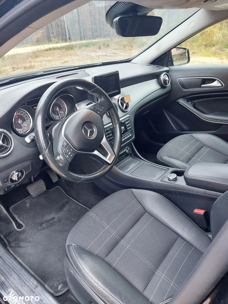 Mercedes-Benz GLA 180 7G-DCT Urban - 8