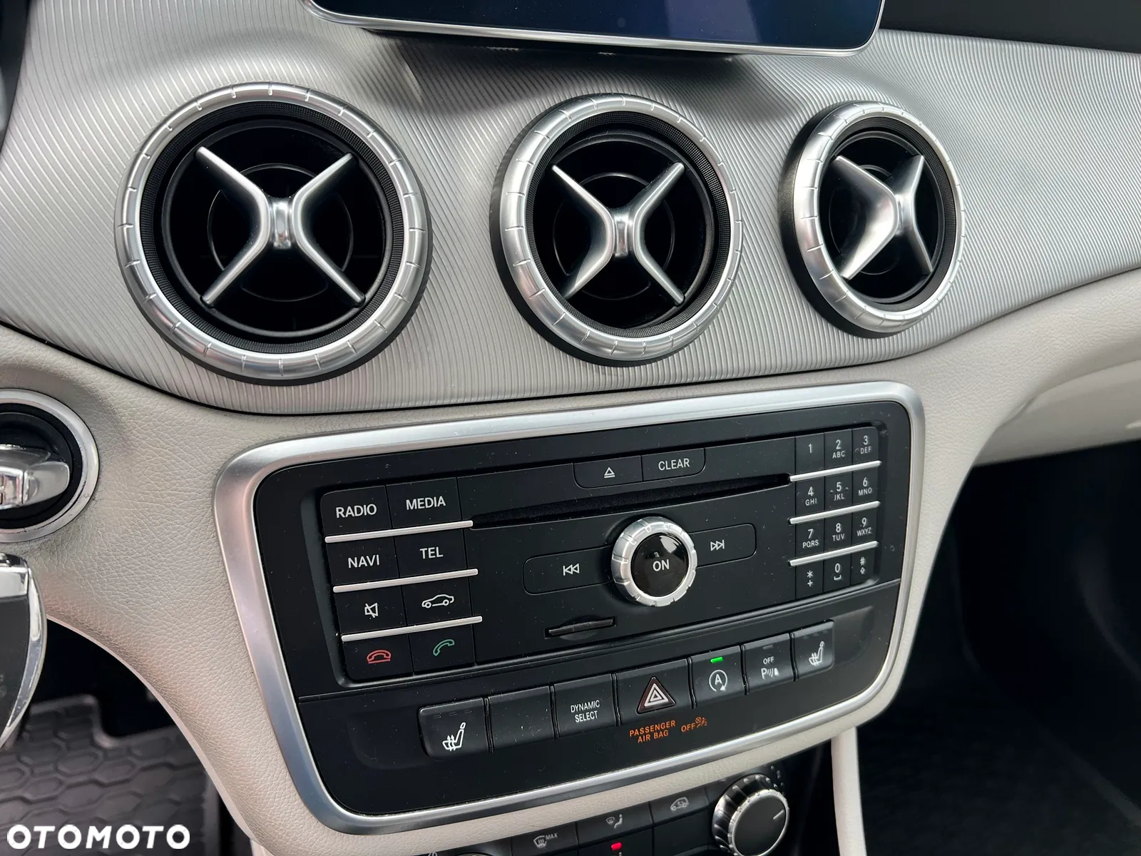 Mercedes-Benz CLA Shooting Brake 180 7G-DCT UrbanStyle Edition - 29