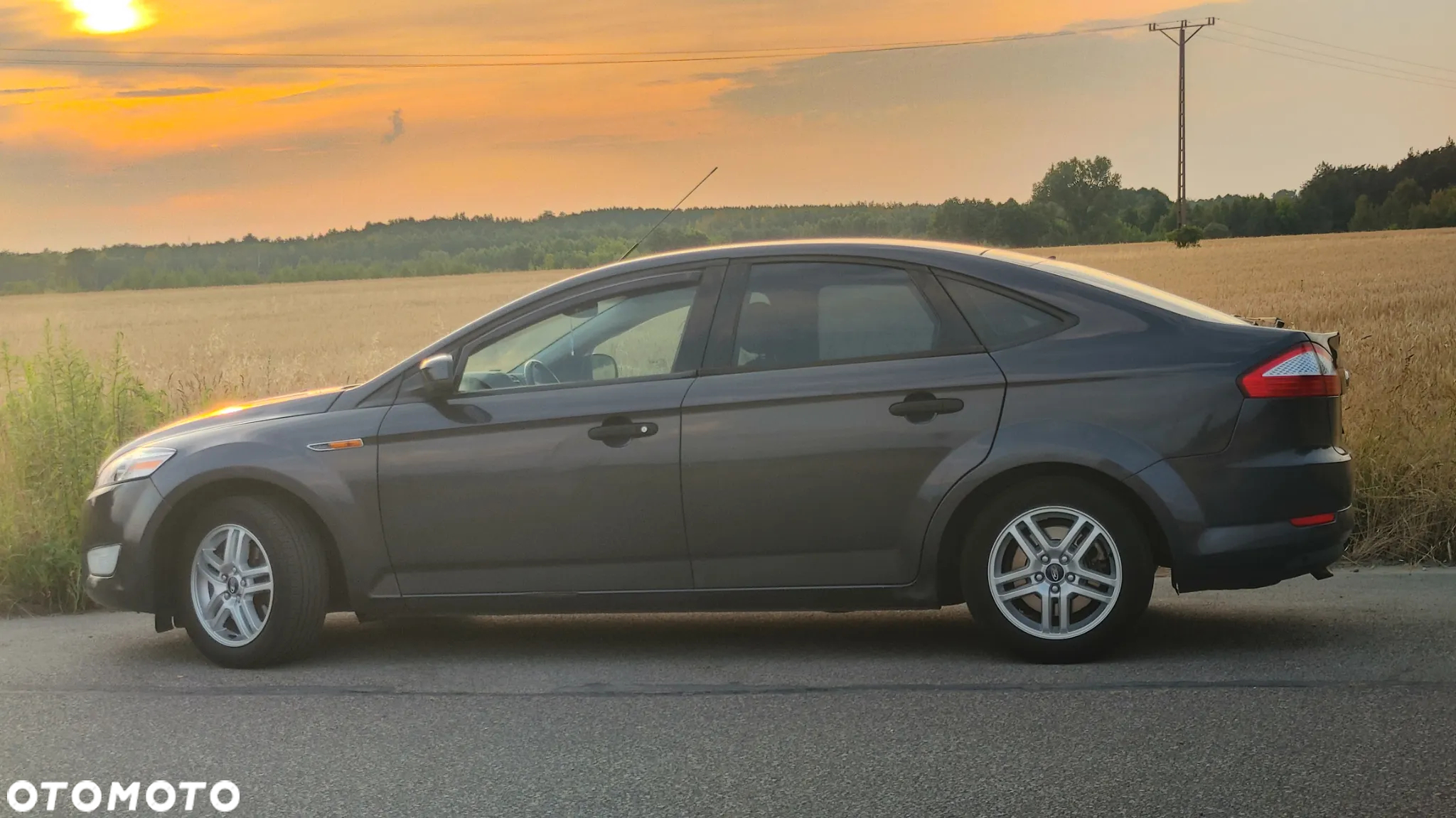 Ford Mondeo 2.0 Ambiente - 24