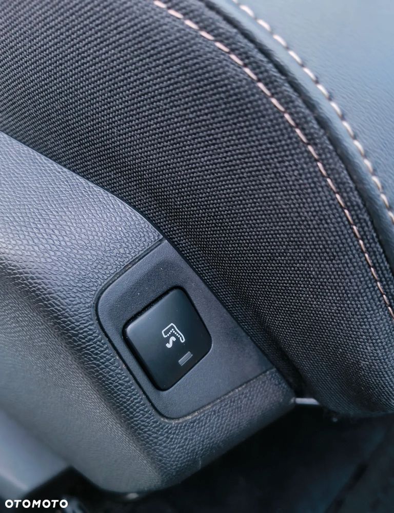 Peugeot 5008 PureTech 130 EAT8 Stop & Start GT - 25