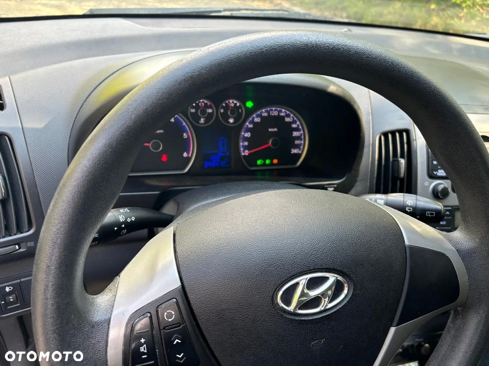 Hyundai i30 1.6 CRDi Comfort EU5 - 11