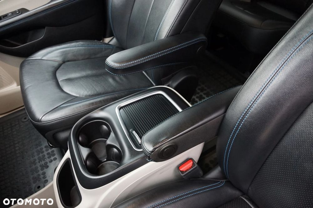 Chrysler Pacifica - 20