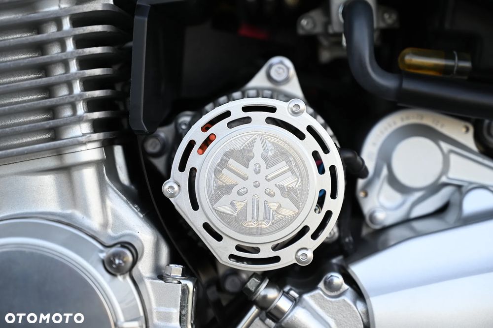 Yamaha XJR - 32