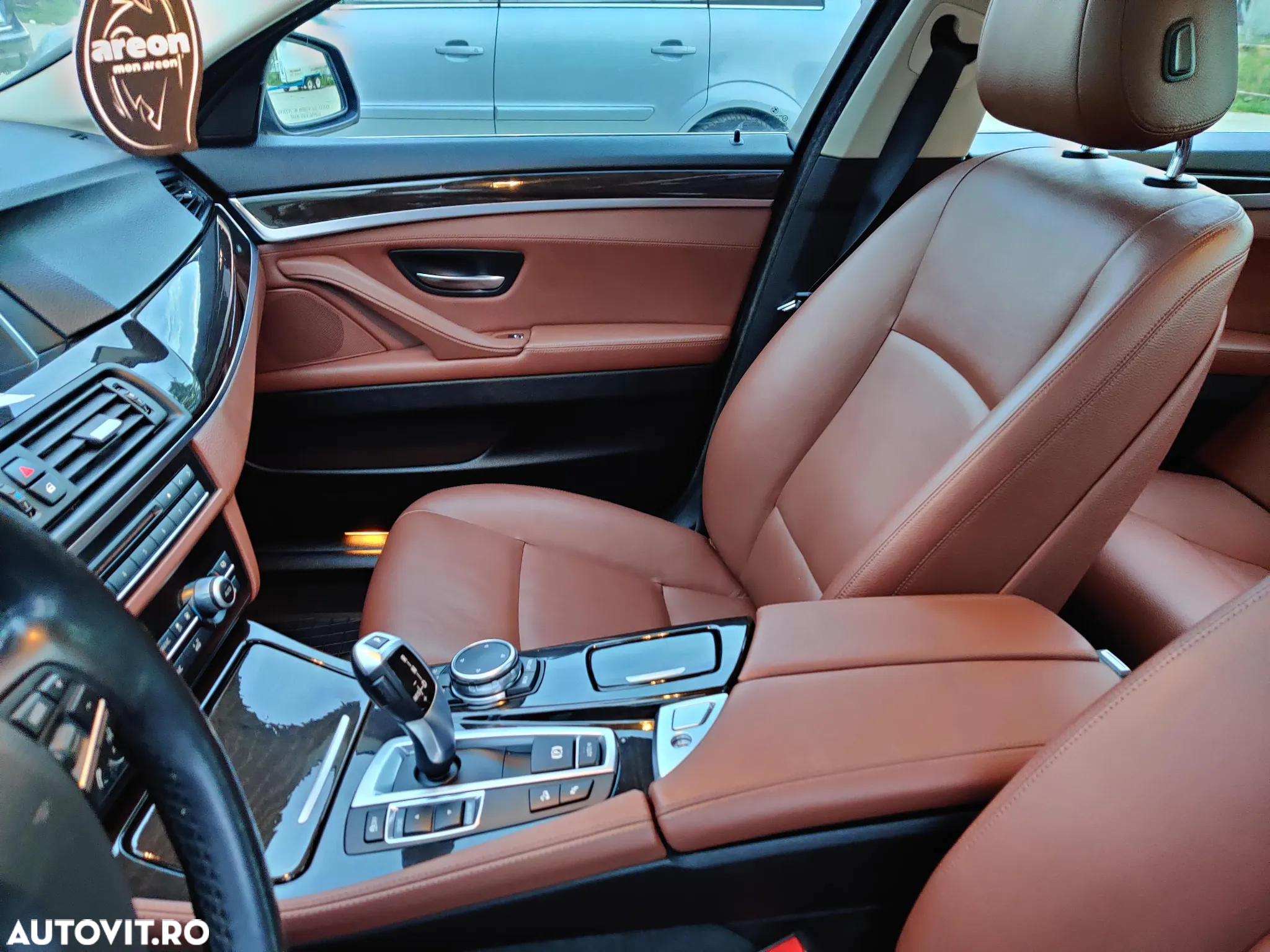 BMW Seria 5 528i xDrive AT - 14