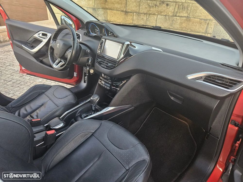 Peugeot 2008 1.2 PureTech Allure EAT6 - 25