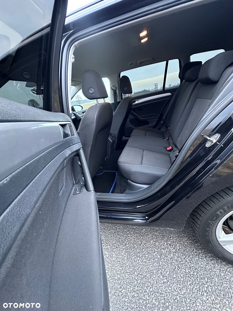 Volkswagen Golf - 6
