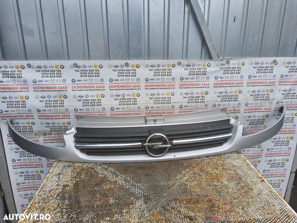 Grila cu emblema Opel Vivaro grila bara fata Opel Vivaro 2001-2013 - 1