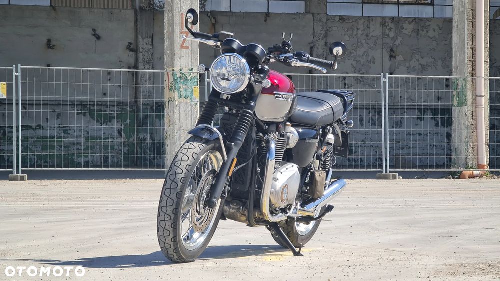 Triumph Bonneville - 2