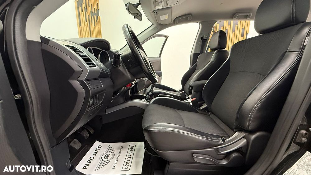 Mitsubishi Outlander 2.2 DI-D 4WD Instyle - 14