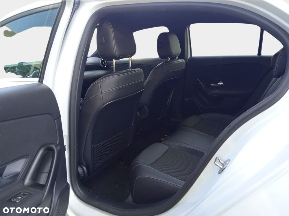 Mercedes-Benz Klasa A 180 7G-DCT - 35