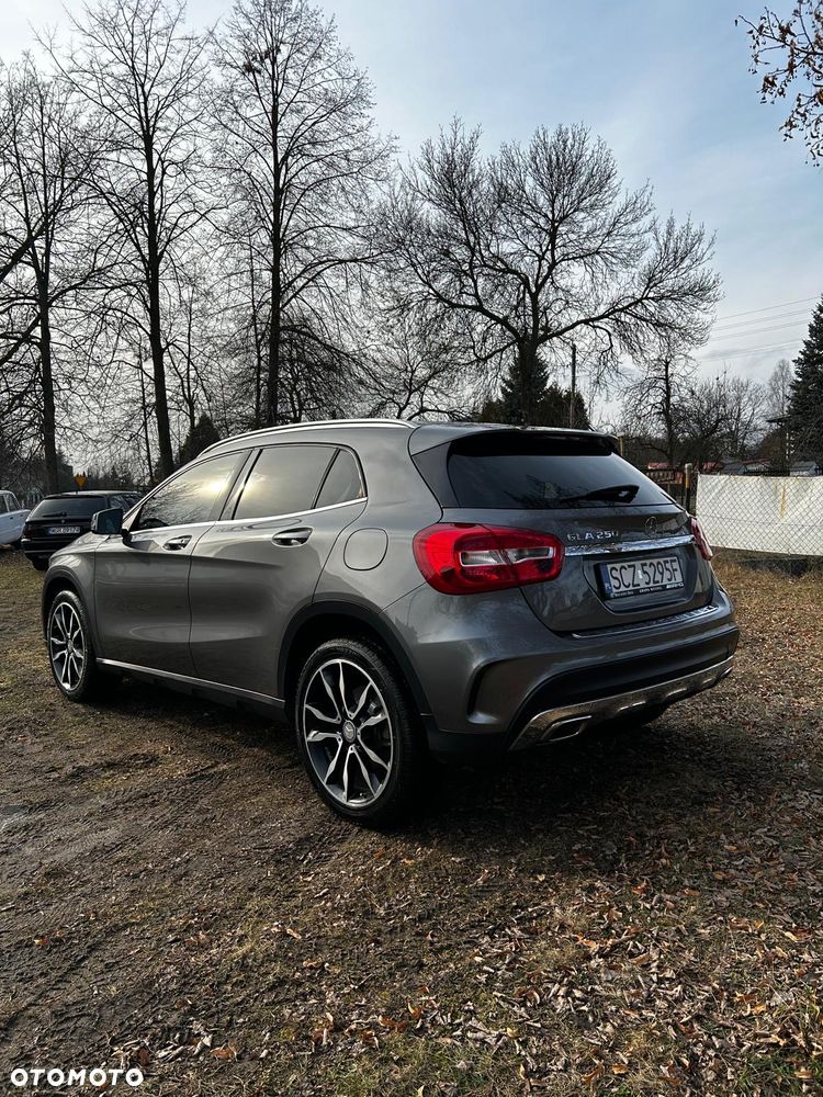 Mercedes-Benz GLA 250 4Matic 7G-DCT StreetStyle - 4