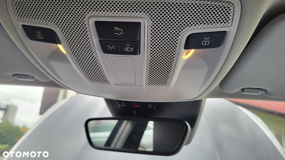 Mercedes-Benz GLA 200 7G-DCT - 32