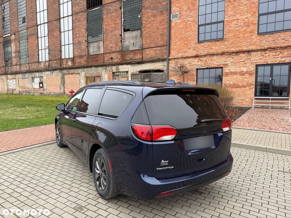 Chrysler Pacifica - 22