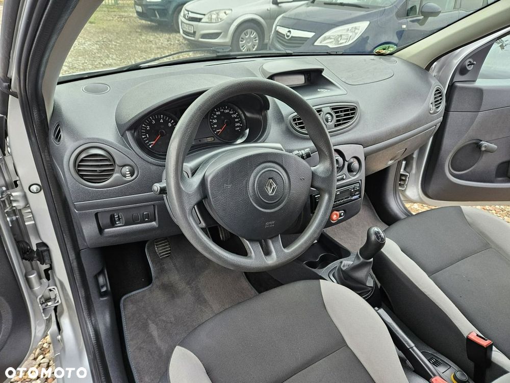 Renault Clio - 8
