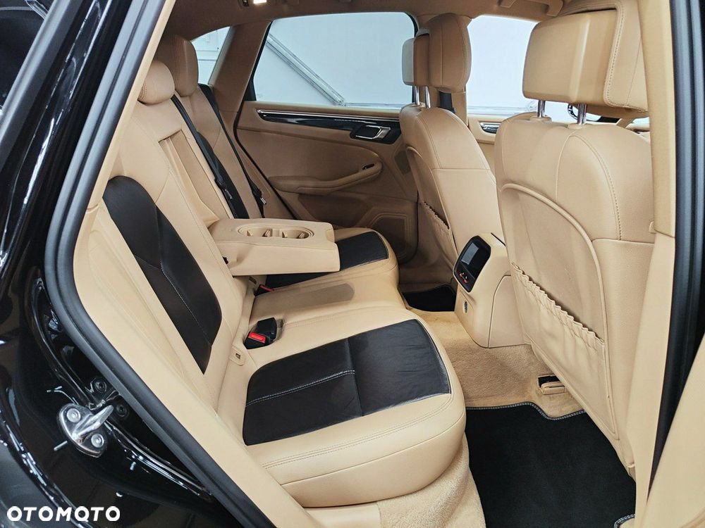 Porsche Macan S - 33