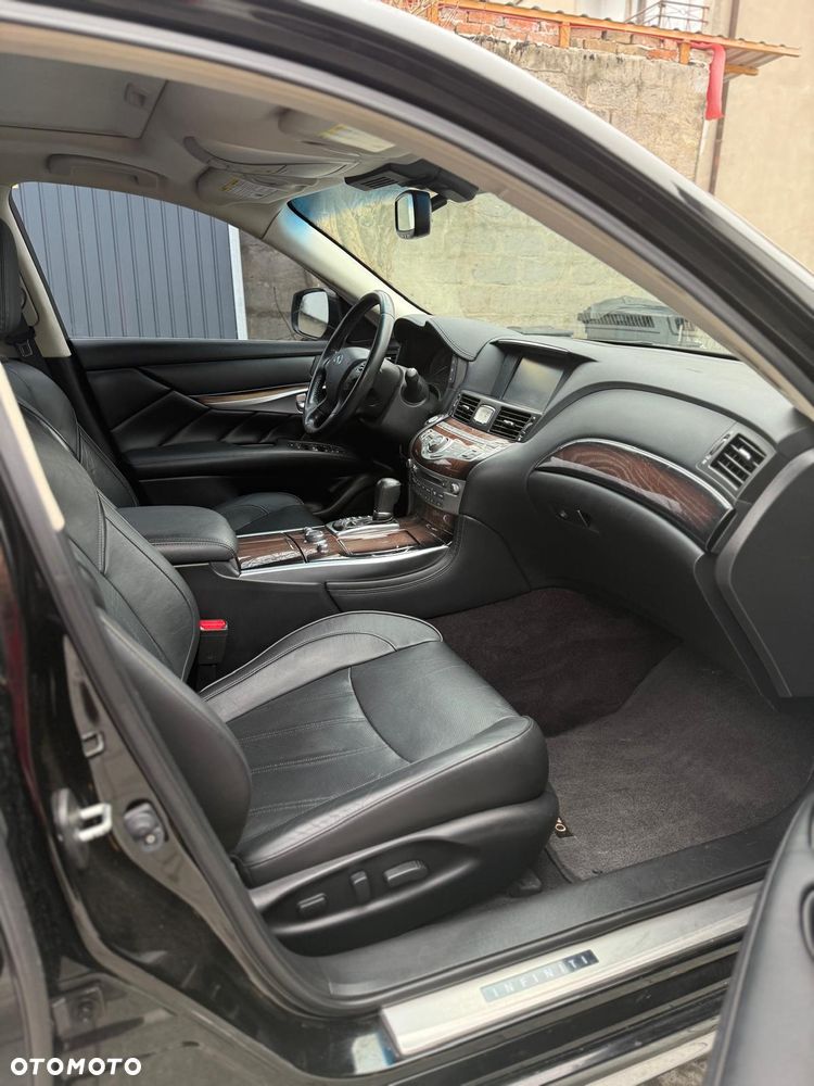 Infiniti Q70 - 22