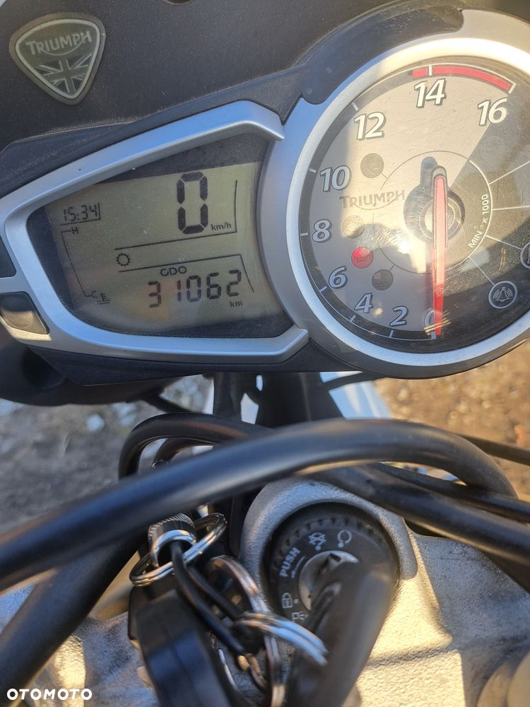 Triumph Street Triple - 8