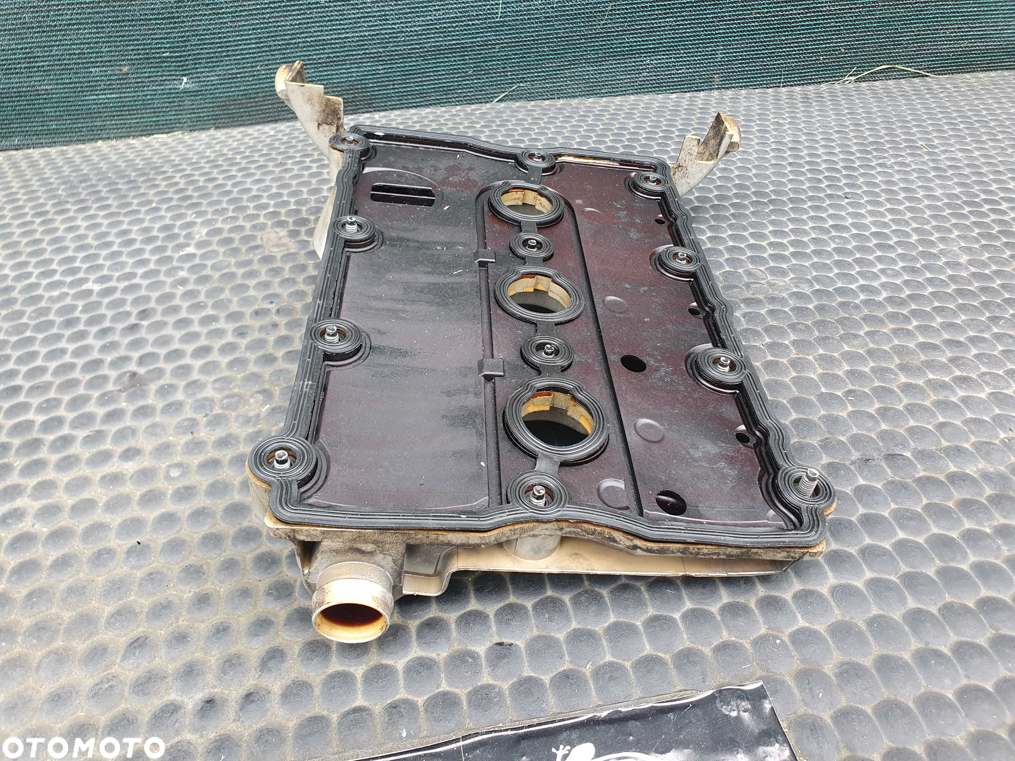 Pokrywa Zaworow 06C103471F Dekiel Lewa 3.0 ASN AUDI A4 B6 A6 C5 A8 - 8