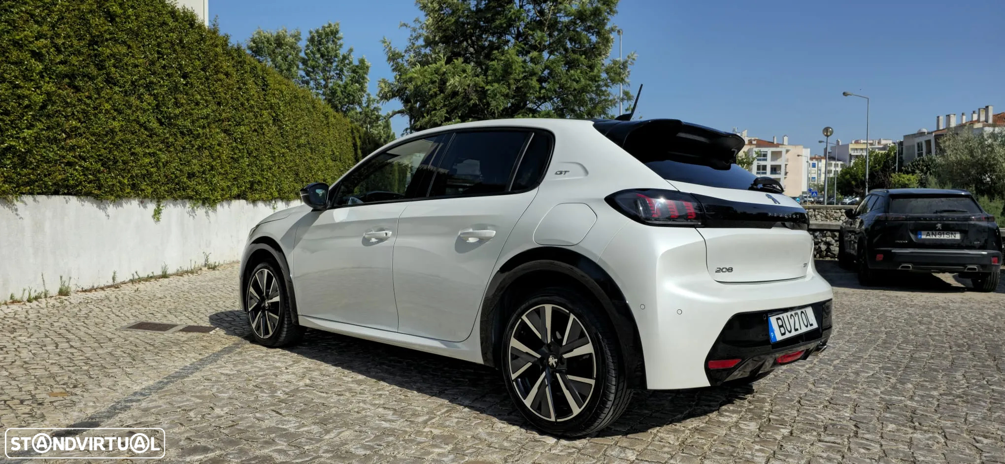 Peugeot 208 - 8