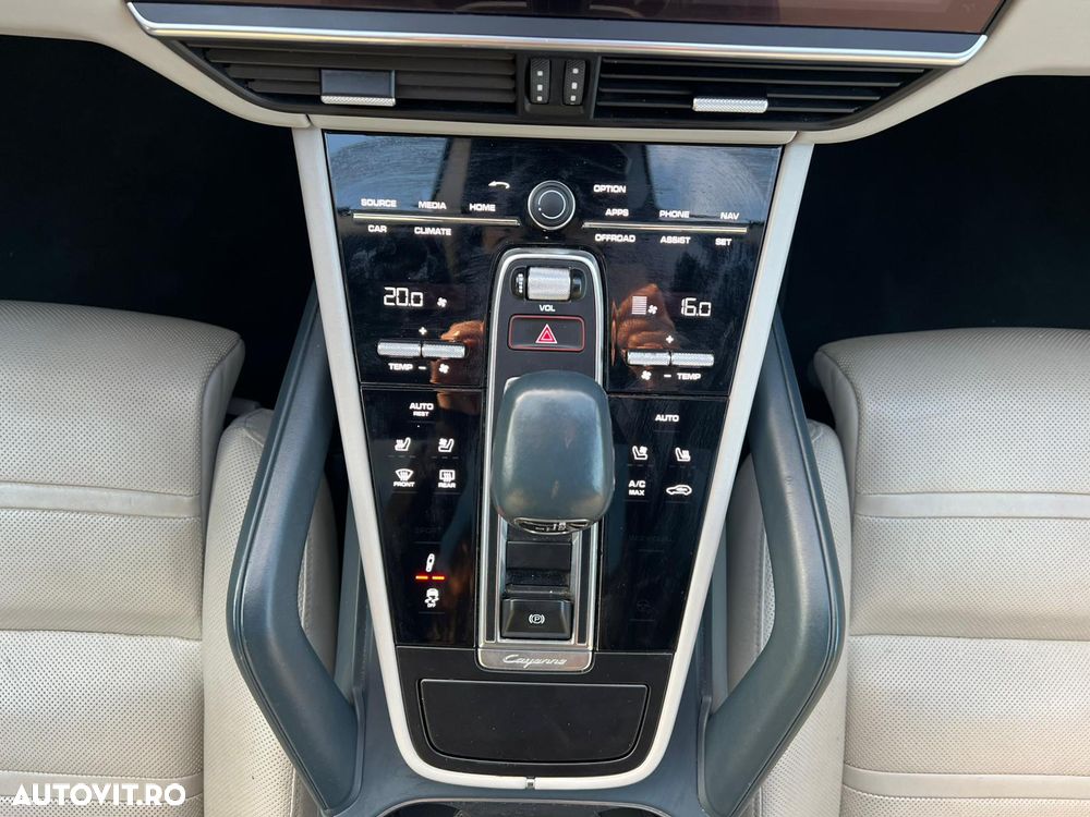 Porsche Cayenne - 18