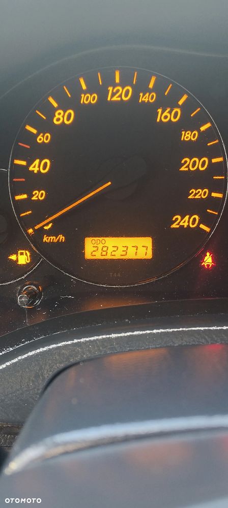 Toyota Avensis 2.0 D-4D - 6