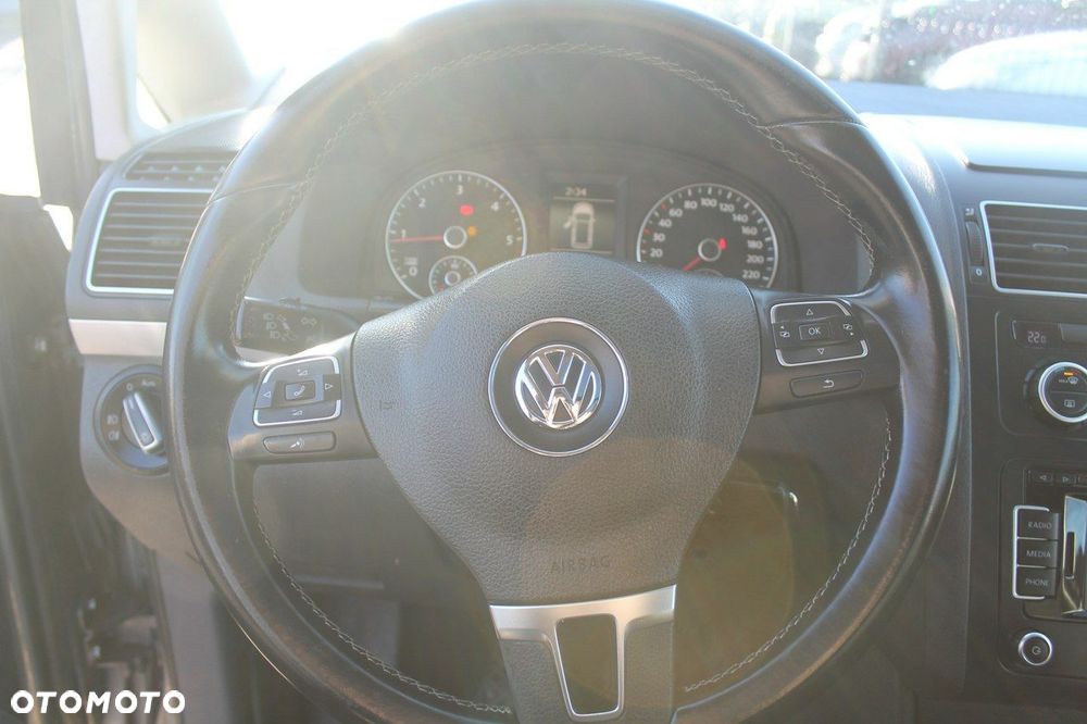 Volkswagen Touran - 15