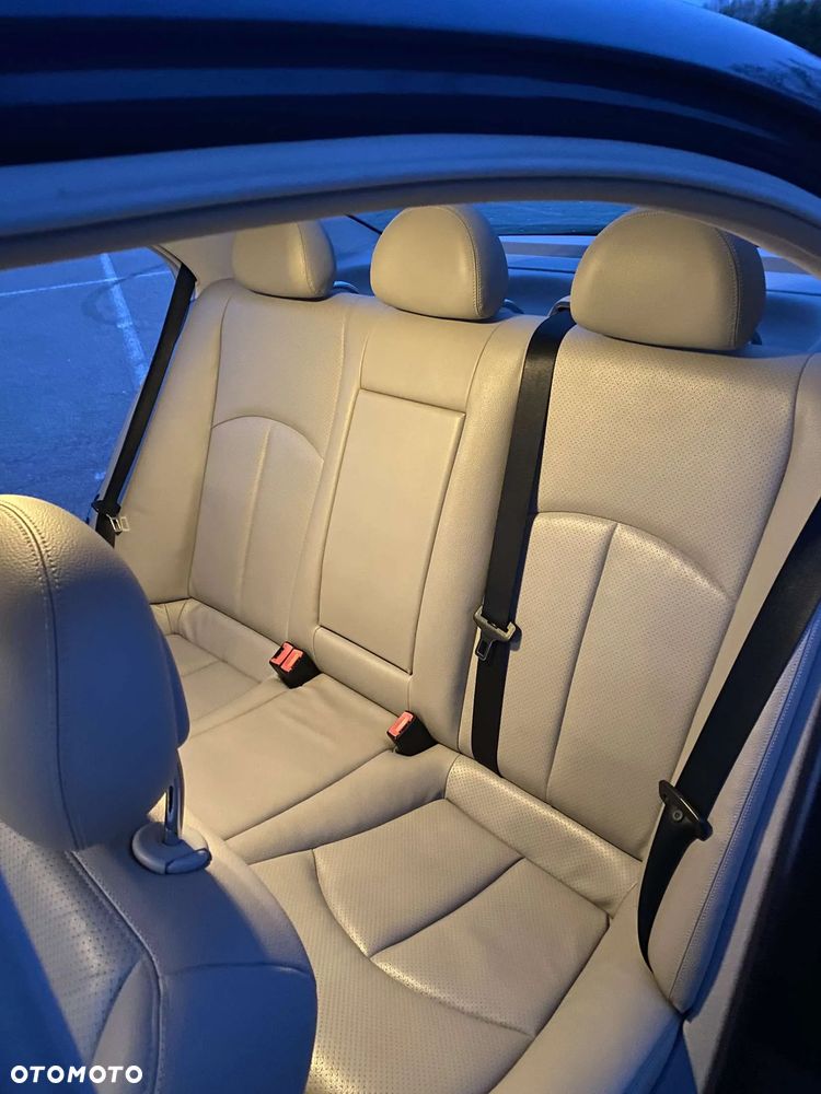 Mercedes-Benz Klasa E 220 T CDI Classic - 14