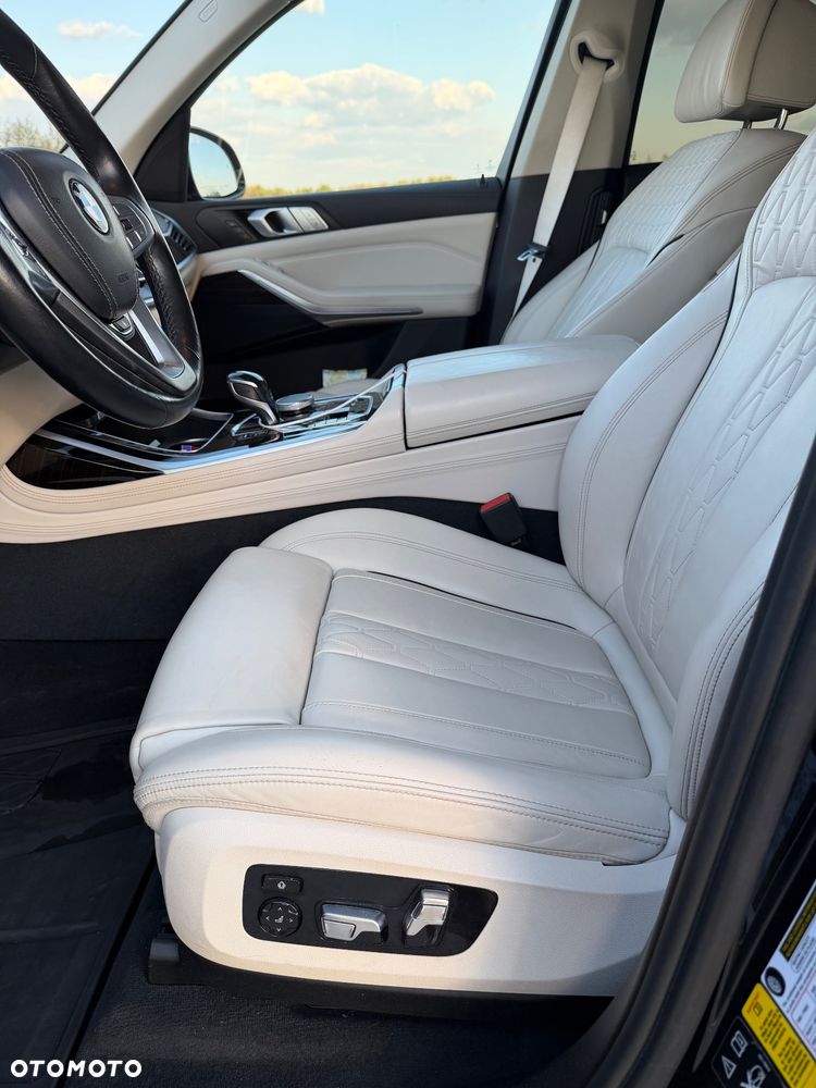 BMW X7 xDrive40i - 16