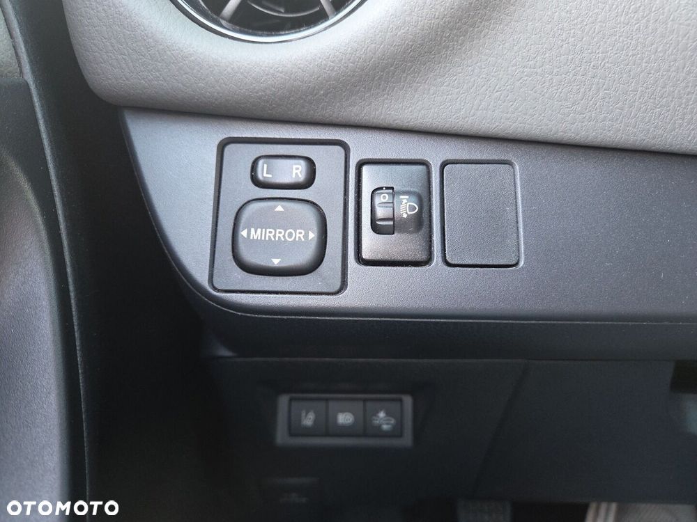 Toyota Yaris - 22