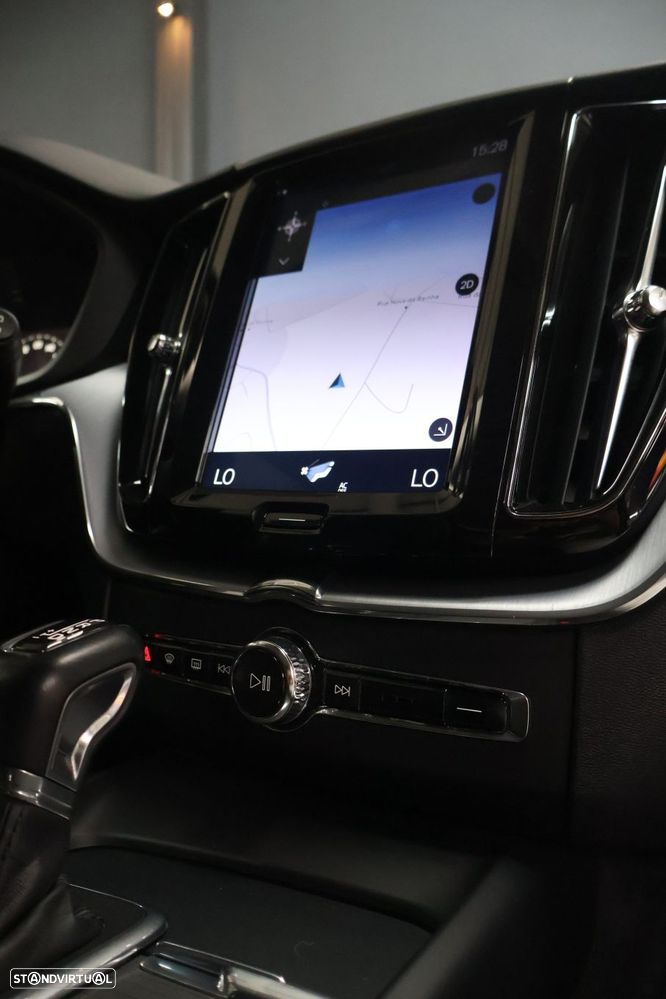 Volvo XC 60 D4 AWD Geartronic Momentum - 21