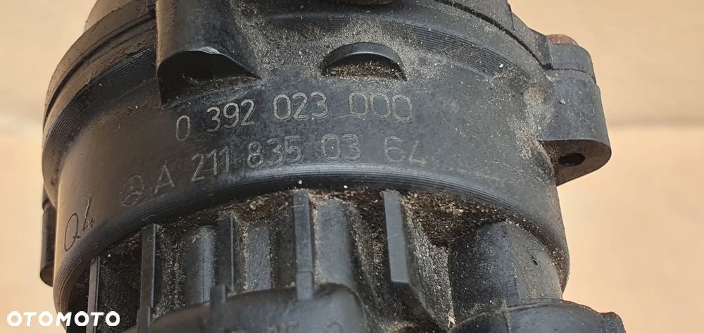 Dodatkowa pompka obiegu wody węże Mercedes E-Klasa W211 A2118350364 - 9
