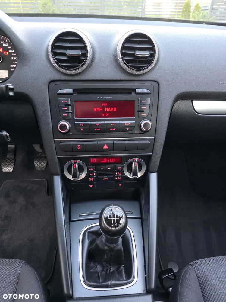 Audi A3 Sportback 1.6 Ambiente - 17