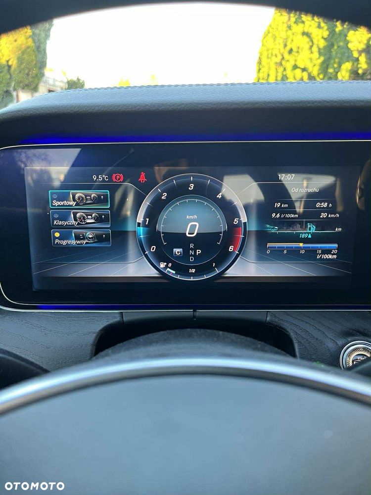Mercedes-Benz Klasa E 220 d 4-Matic 9G-TRONIC - 11