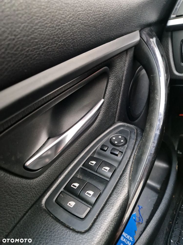 BMW Seria 3 328i Luxury Line - 19