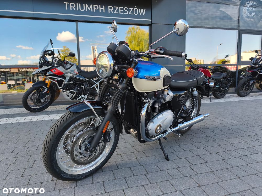Triumph Bonneville - 1