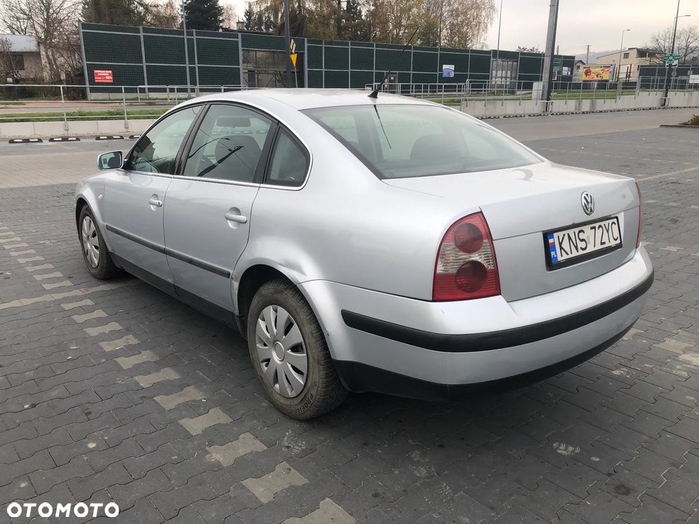Volkswagen Passat 1.9 TDI Comfortline - 4