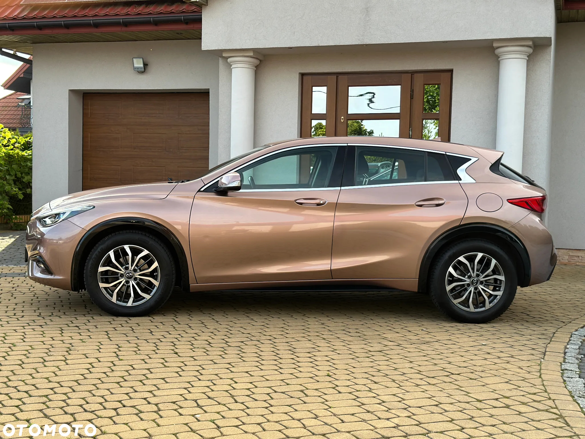 Infiniti Q30 1.5d Premium Tech Cafe Teak - 9