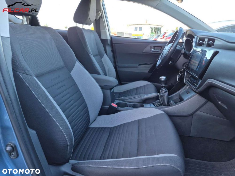 Toyota Auris - 24