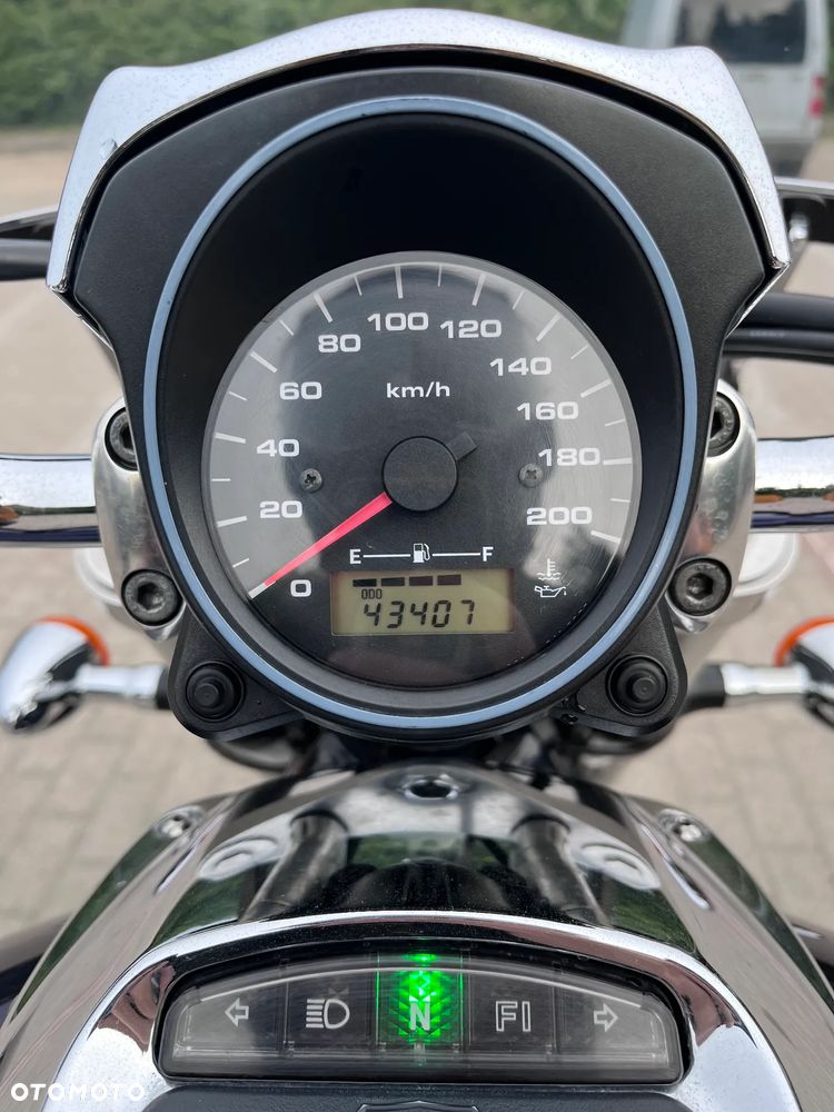 Suzuki Intruder - 15