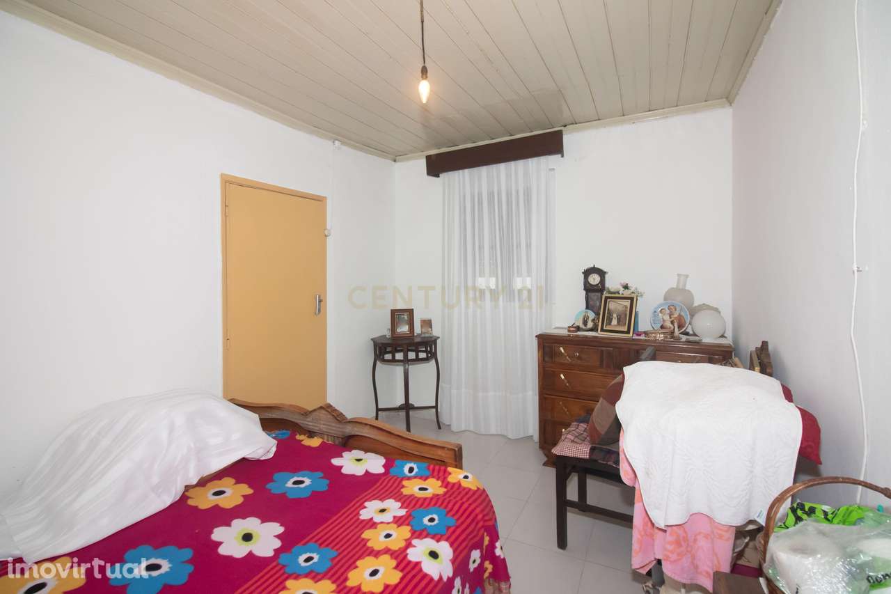 Moradia em Tojal no concelho de Alenquer com amplo lote de 347 m² - Grande imagem: 4/27