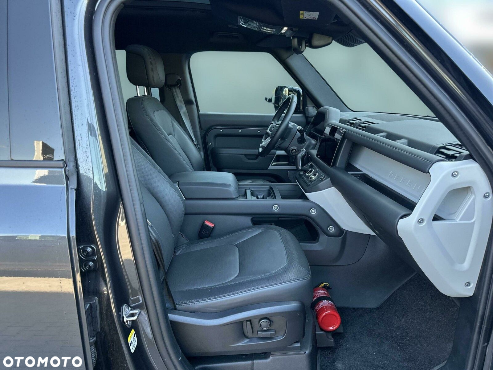 Land Rover Defender - 12